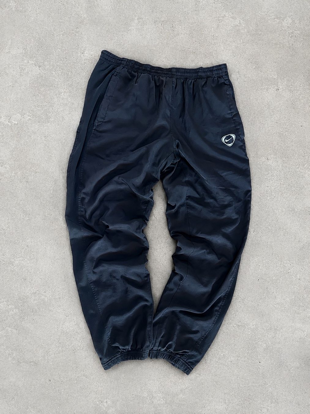 Nike Pantalons: Vintage Nike Track pant – D'occasion à Bern par 44RewornHunter