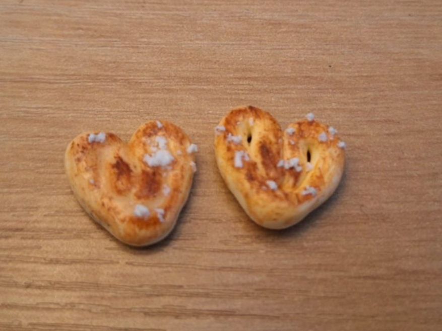 Case e mobili per bambole: Handmade Herzbrötchen mit Hagelzucker – Nuovo (secondo la descrizione) da Zürich venduto da HandmadeTinyFood