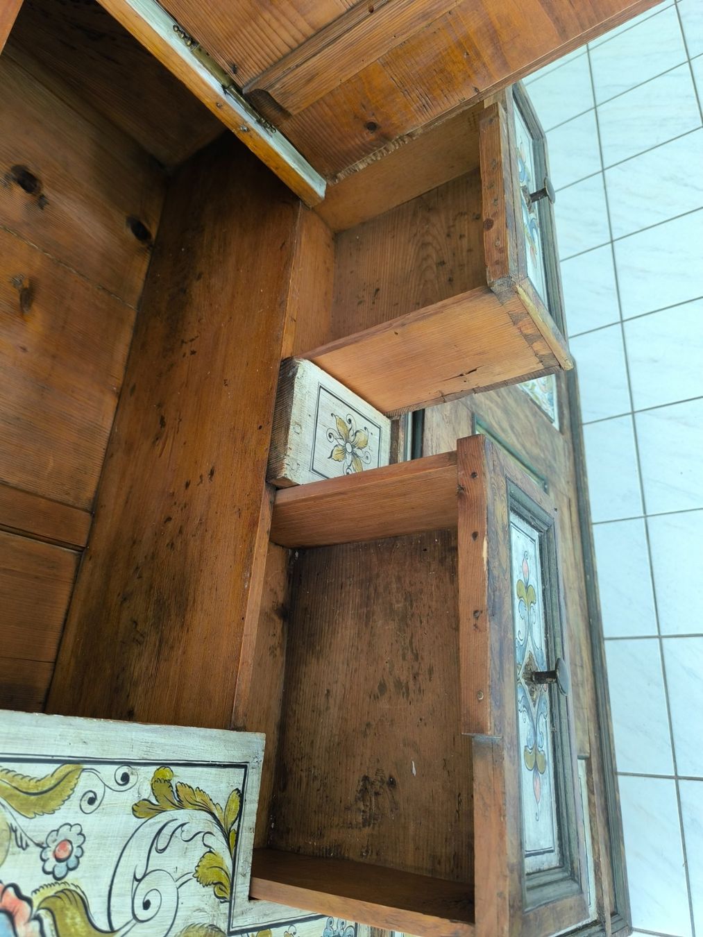 Armadi: Bemalter Bauernschrank 18Jht – Usato da Riehen venduto da tin_yx6j 5