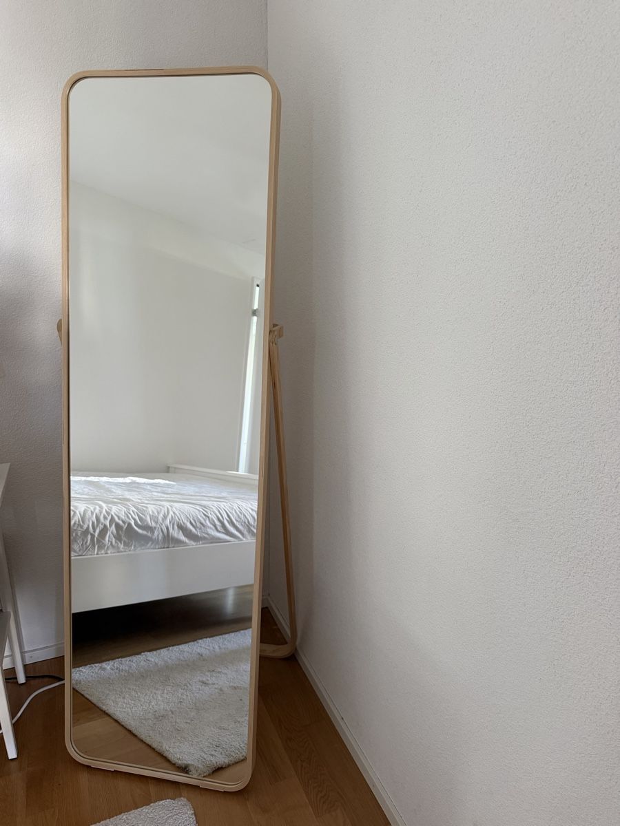 Ikea Miroirs: IKORNNES Standing mirror, ash, 52x167 cm – D'occasion à Glattbrugg par nel_k7s2