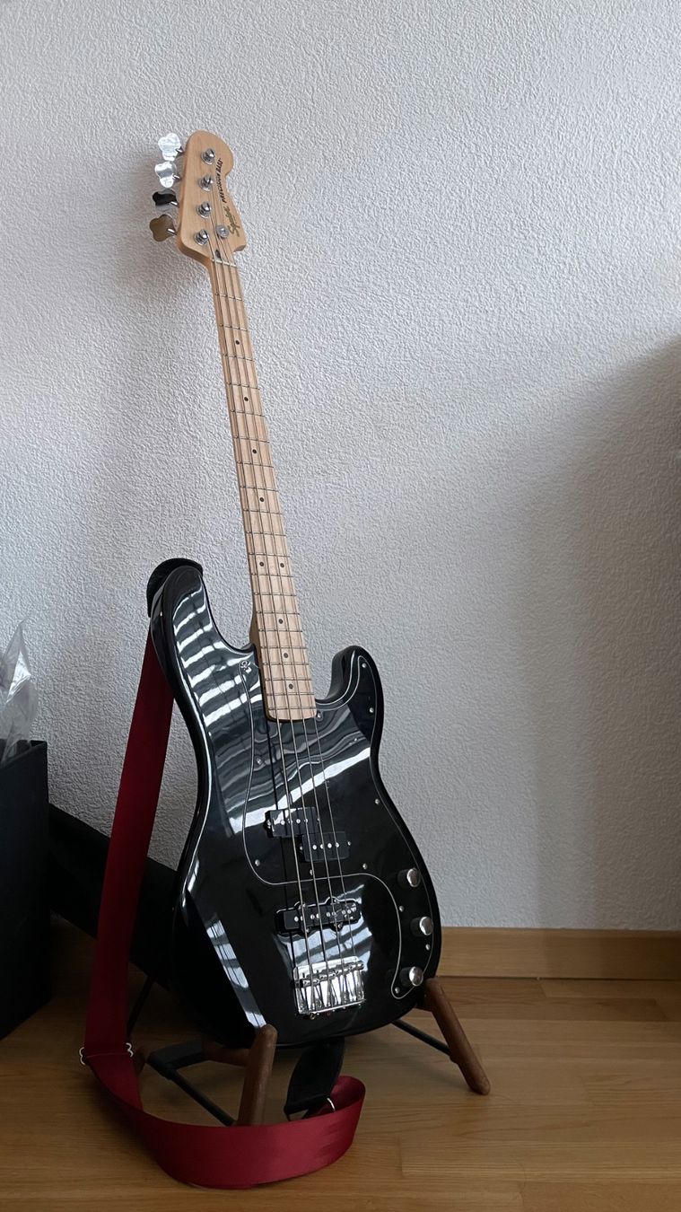 Squier Strumenti musicali: Squier Affinity Series PJ Bass – Usato da Luzern venduto da nin_t2x8