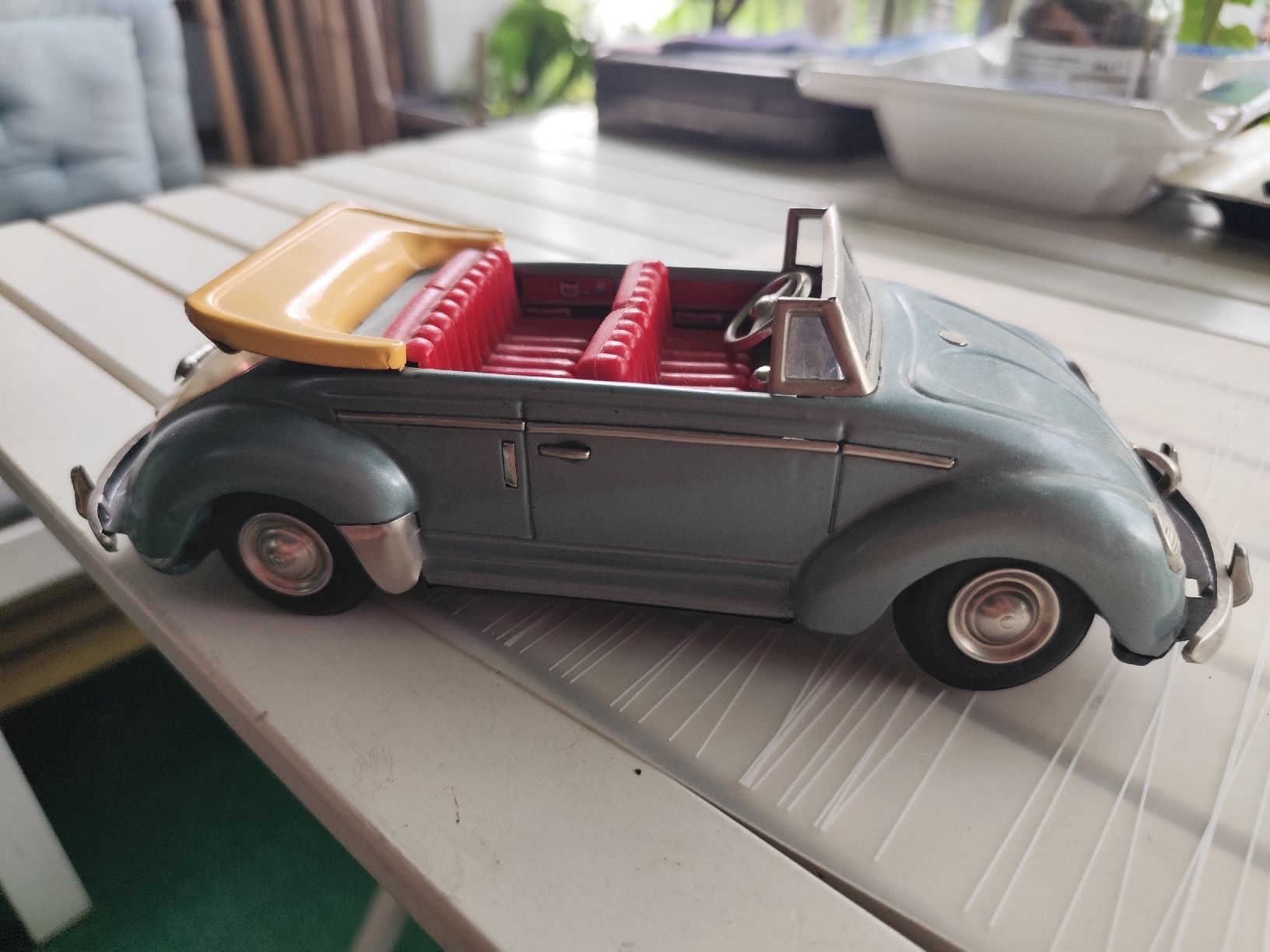 Volkswagen Modellini d'auto: Schöner alter VW käfer Cabrio aus blech – Usato da minusio venduto da bierbrauer