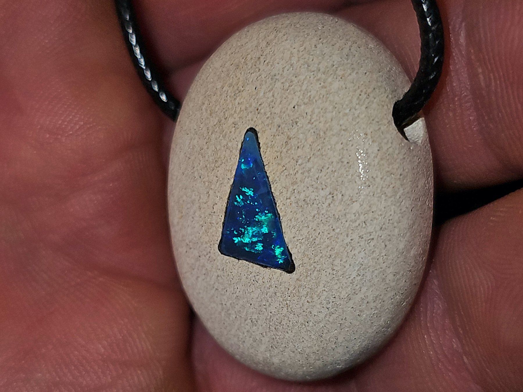 Edelsteine: Grosser Sandstein Anhänger mit Australischem Opal Inlay – Neu und originalverpackt aus Uerkheim von Winwinner 3