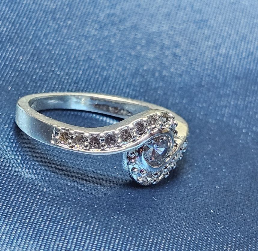 Anelli: Eleganter Ring mit Zirkonia, versilbert Gr.8 – Nuovo (secondo la descrizione) da Grenchen venduto da lei_tjl5 2