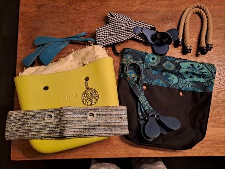 Joli lot mini obag jaune et accessoires
