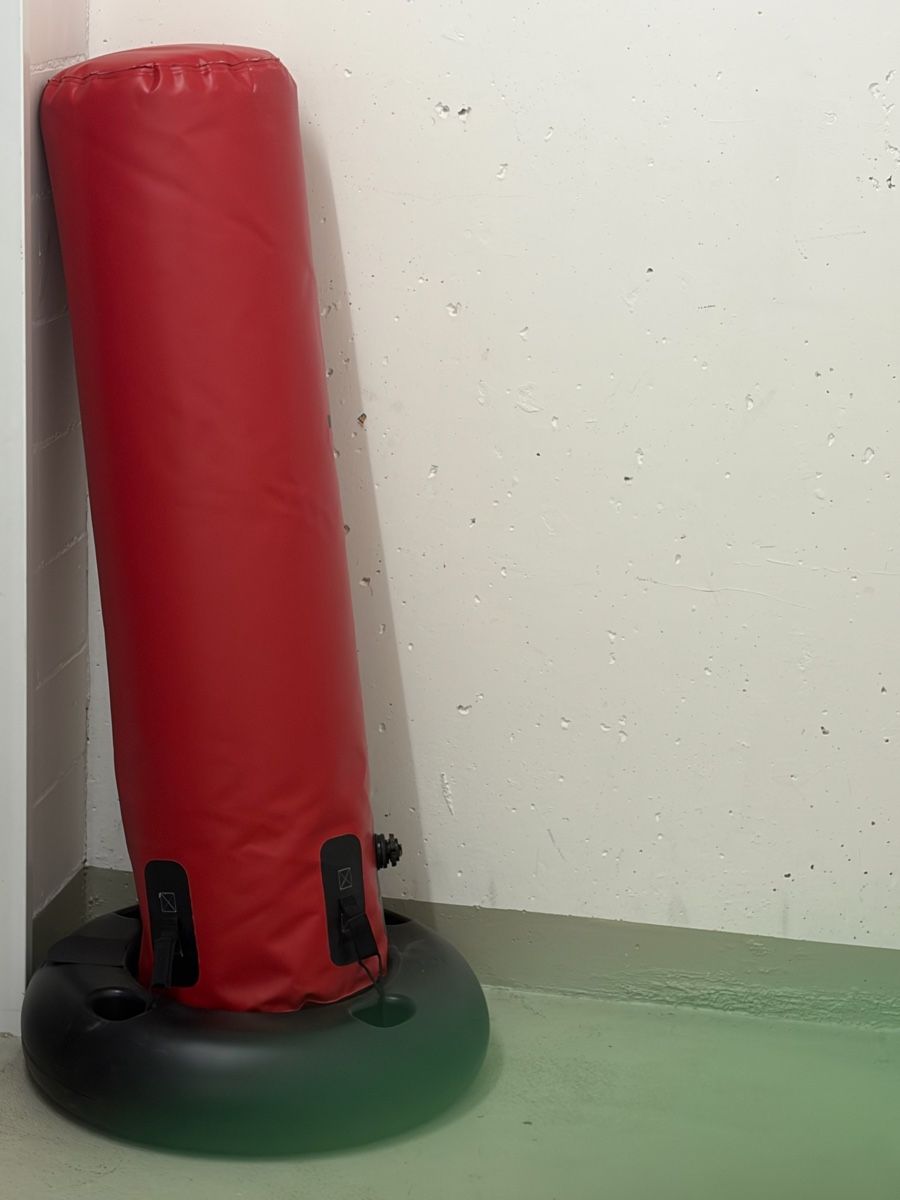 Decathlon Sacs de frappe: Boxsack aufblasbar rot neuwertig – D'occasion à Glattpark(Opfikon) par Moira88