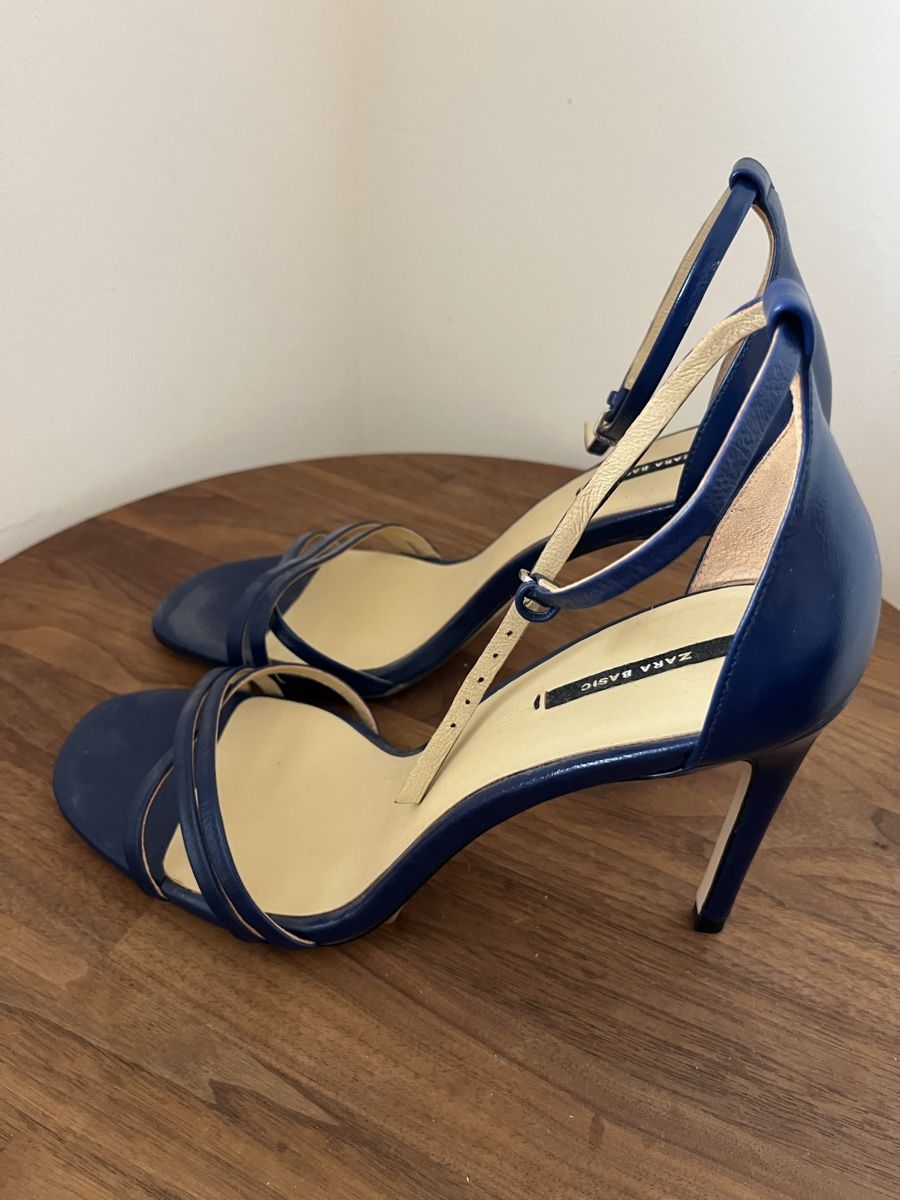 Zara Scarpe da donna: Zara Basic Sandaletten, Gr. 40, Dunkelblau – Nuovo (secondo la descrizione) da Zürich venduto da LemonadeZH 1