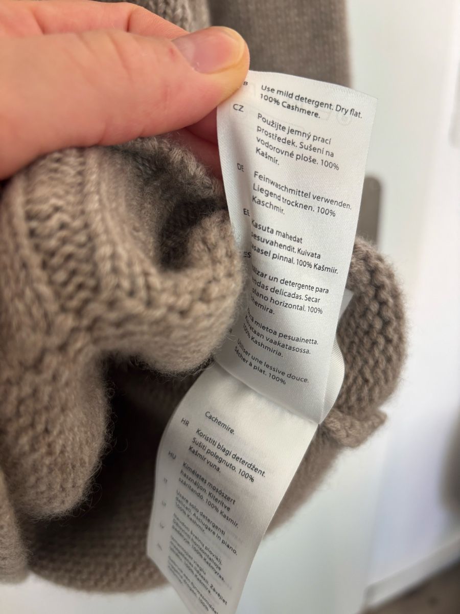 Cos Maglioni & Felpe: COS Kaschmir Pullover mit V-Ausschnitt, Grösse M, Beige – Usato da Küsnacht ZH venduto da jes_j5zx 3
