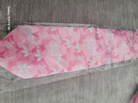 Pinke Krawatte mit Blumenmuster, neu & originalverpackt