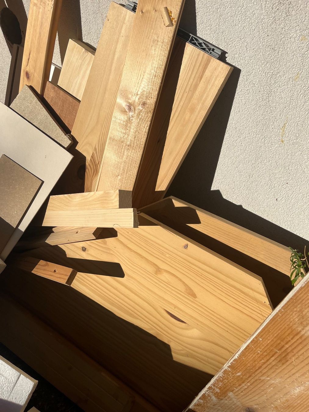 Articoli in legno: Bois pour petit bricolage – Usato da Plan-les-Ouates venduto da babsbonplan 2