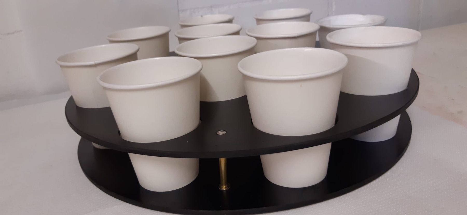 Piatti di portata: Serviertablett, Rondell für Kaffeebecher, – Nuovo (secondo la descrizione) da Rotkreuz venduto da Holzarbeit