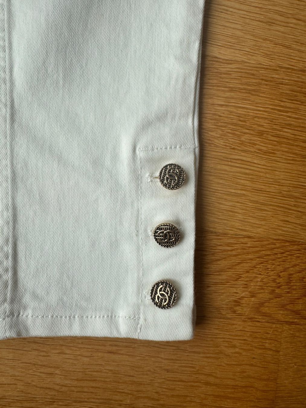 Chanel Jeans: Jeans Chanel neuf, taille 34 – Nuovo (secondo la descrizione) da Vufflens-Château venduto da Nad12 4