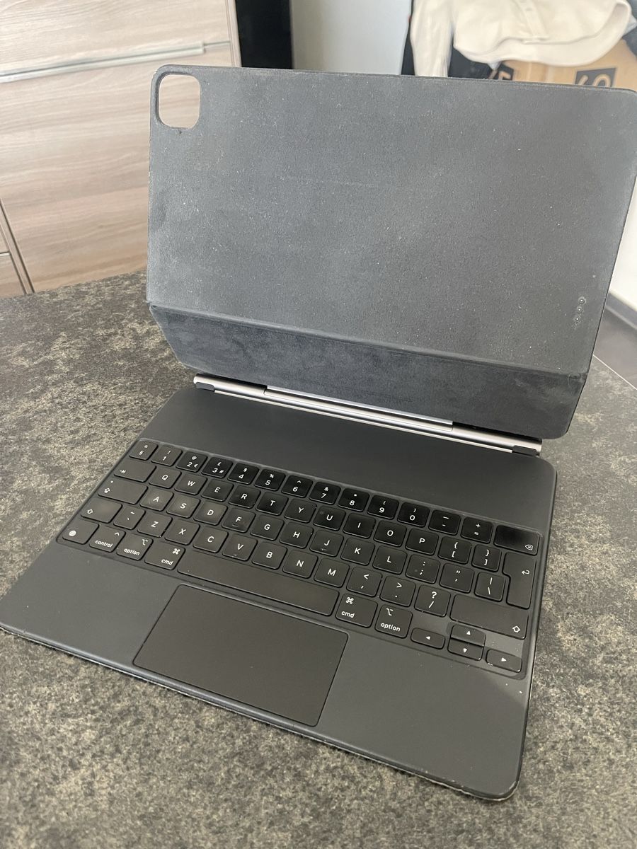 Apple Tastiere: Apple Magic Keyboard für iPad Pro 12.9" – Usato da Lyssach venduto da ChelseaJ