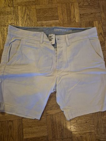 Short H&M en coton beige, taille 34, parfait pour l'été!