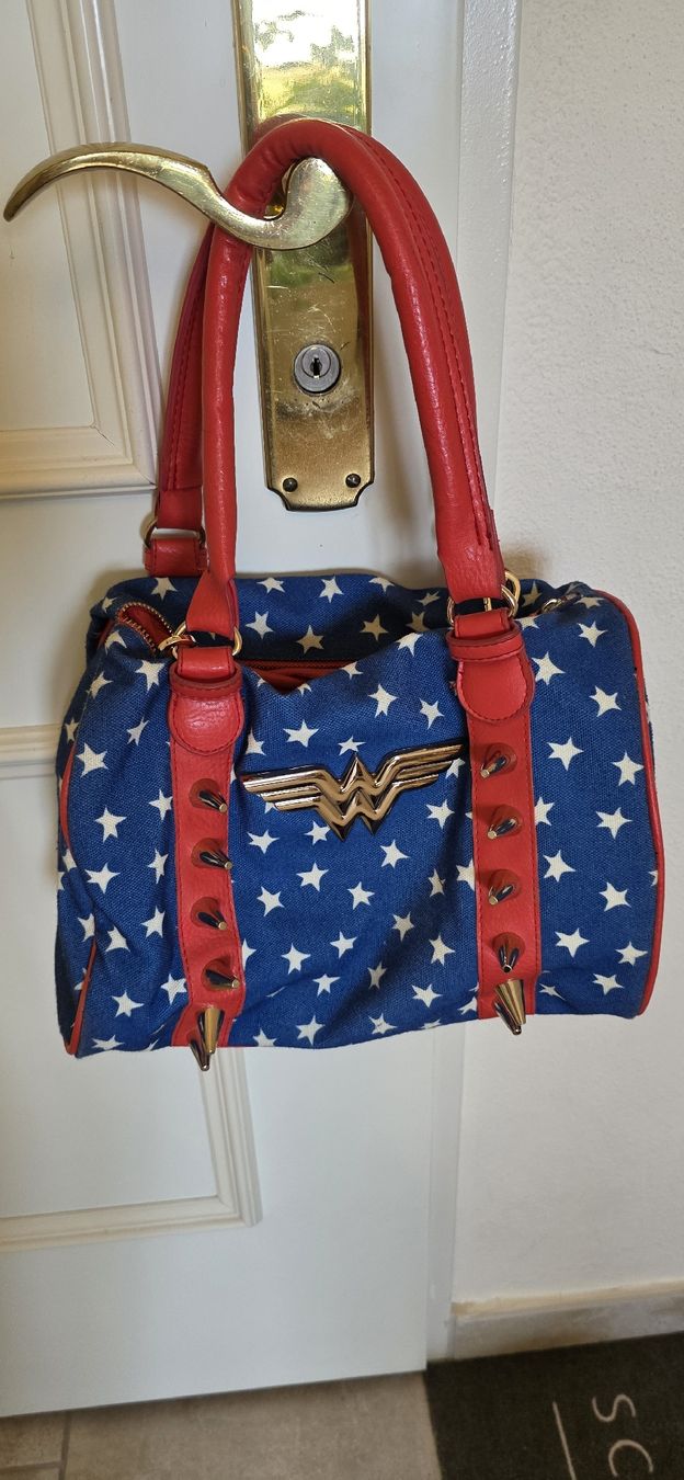 Borse da donna: Wonder Woman Tasche – Usato da Ehrendingen venduto da kikiflo