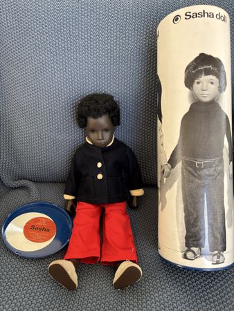 Originale Sasha-Puppe „Caleb“ black boy