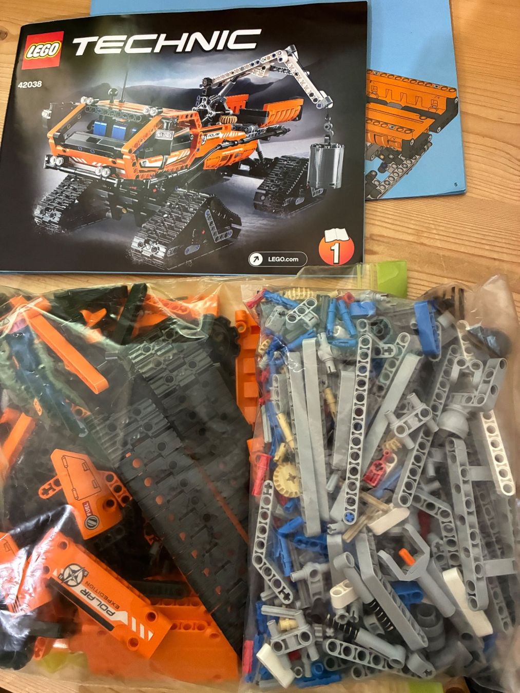 Lego Jeux de construction: LEGO Technik 42038 - Kettenfahrzeug  oder 1,2 kg T-Teile – D'occasion à Reigoldswil par Frog40
