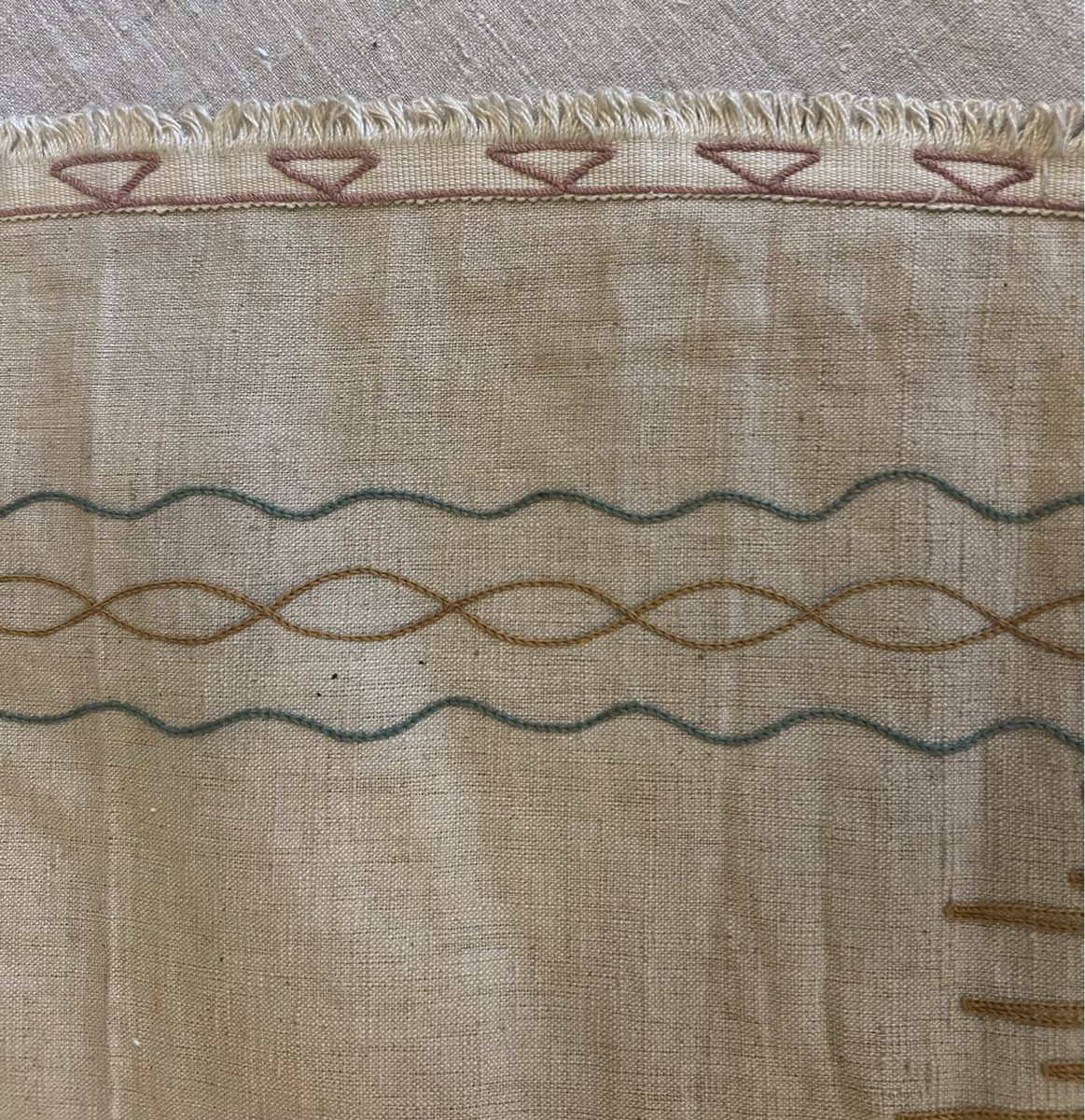 Sonstige Tischwäsche: Nappe chemin de table en lin, vintage brodée main, pompons – Gebraucht aus Genève von DELIRBEADS 7