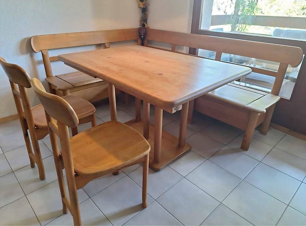 Set de table et chaises: Ensemble de salle à manger Team7 – D'occasion à Lausanne par Reska