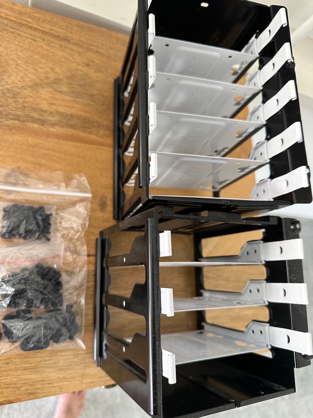 Fractal Custodie: Fractal Design Define R5 HDD Caddies / Trays – Usato da Baar venduto da vsmt 5