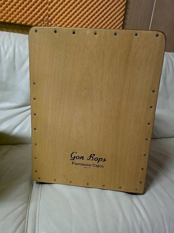 Instruments de musique: Gon Bops Cajon zu verkaufen – D'occasion à Mur (Vully) FR par Bigwhite