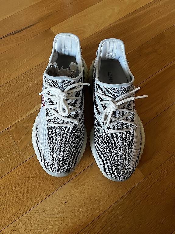 Herrenschuhe: Adidas Yeezy Boost 350 V2 "Zebra" – Gebraucht aus Zürich von apple-pie12