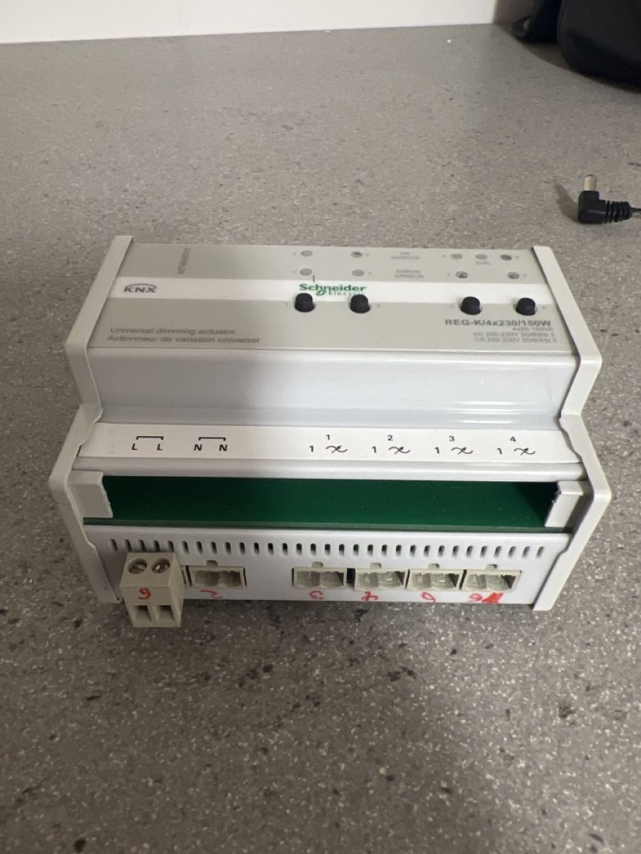 Schneider Componenti elettronici: Actionneur de variation Knx Schneider – Usato da Morges venduto da Alexys23 1
