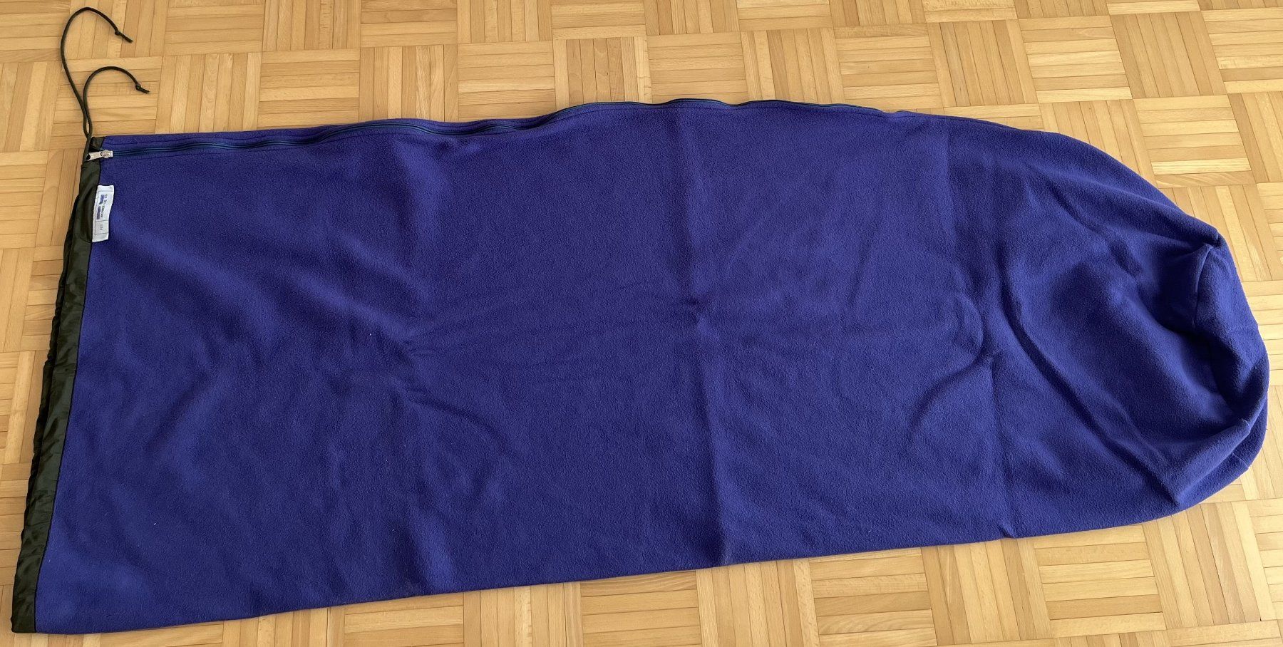 Armée suisse Sacs de couchage: Original Schweizer-Armee Innenschlafsack "Flauschi" – D'occasion à Oberägeri par SpidiamSee