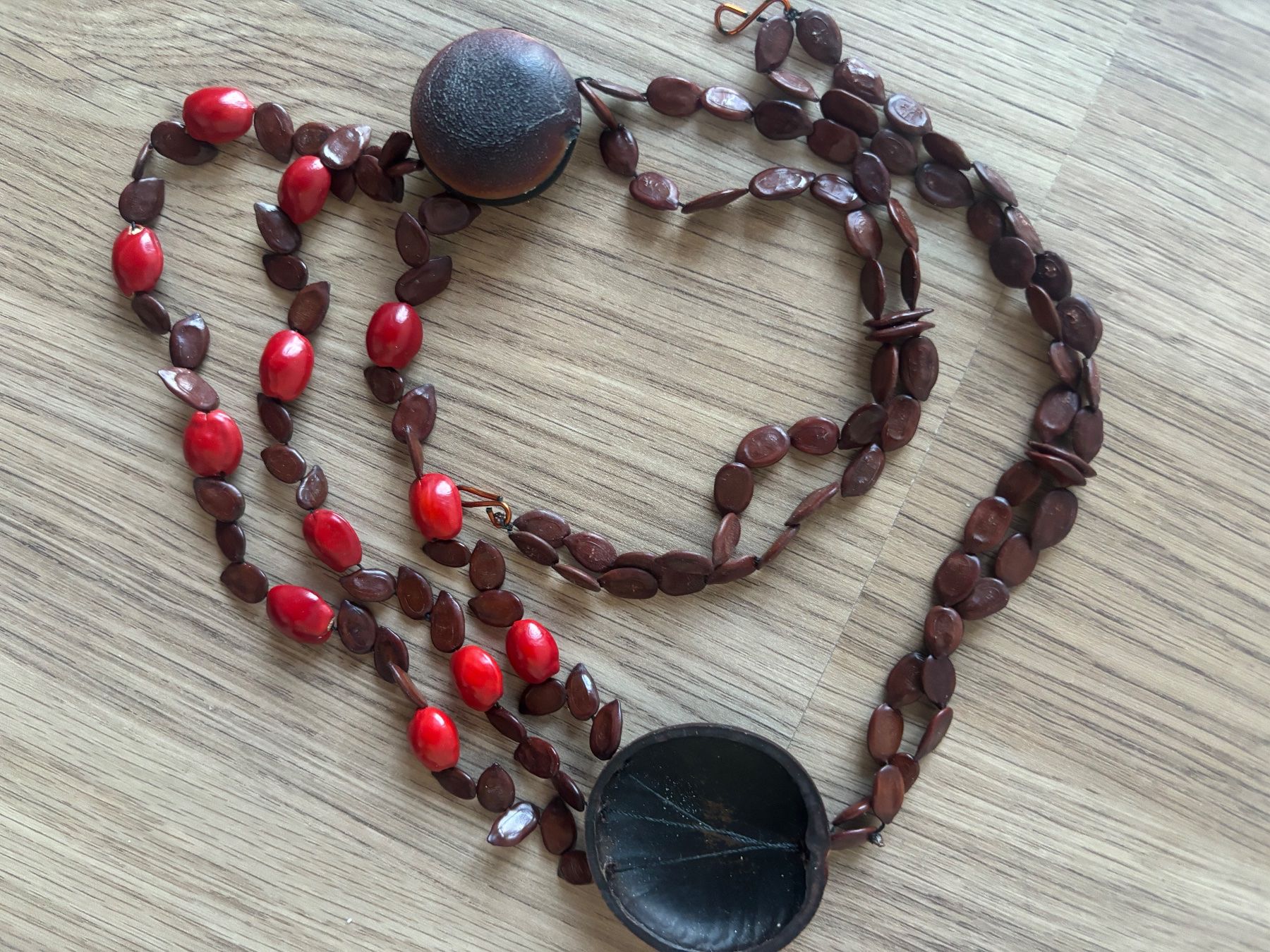 Catenine: Hand made Collier from Cuba_natural nuts and beads – Nuovo (secondo la descrizione) da St-George venduto da elena27 1