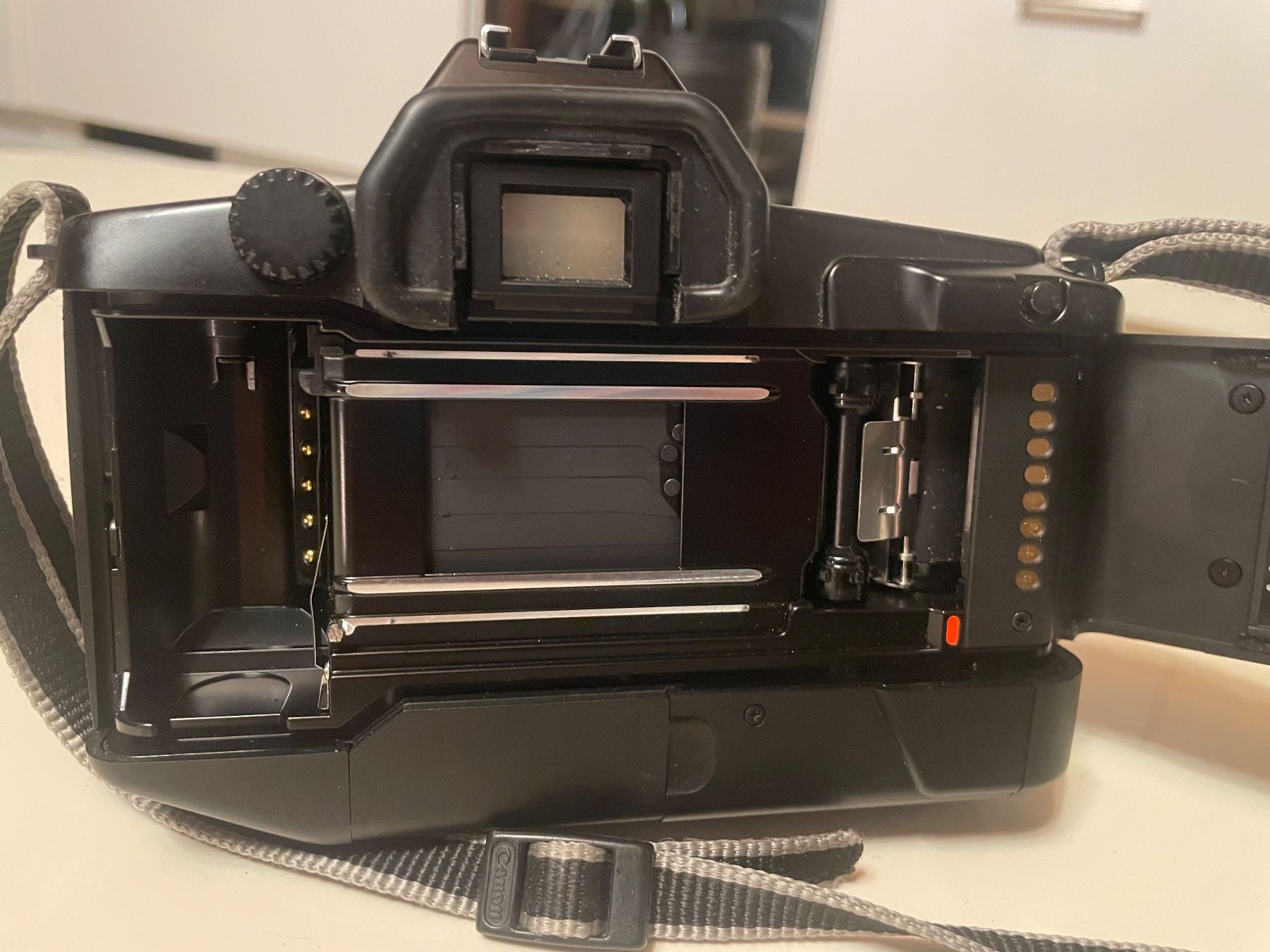 Canon Kamera: Canon EOS 650 Kamera Analog mit EF f3.5-4.5 zoom Objektiv – Gebraucht aus Embrach von xenovolcano 6