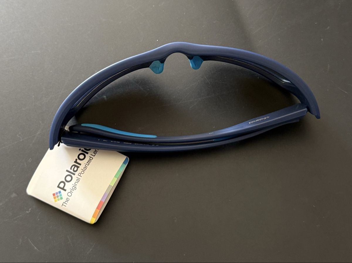 Polaroid Brillen & Gläser: dunkelblaue Sonnenbrille – Neu und originalverpackt aus Thalwil von MB-7 2