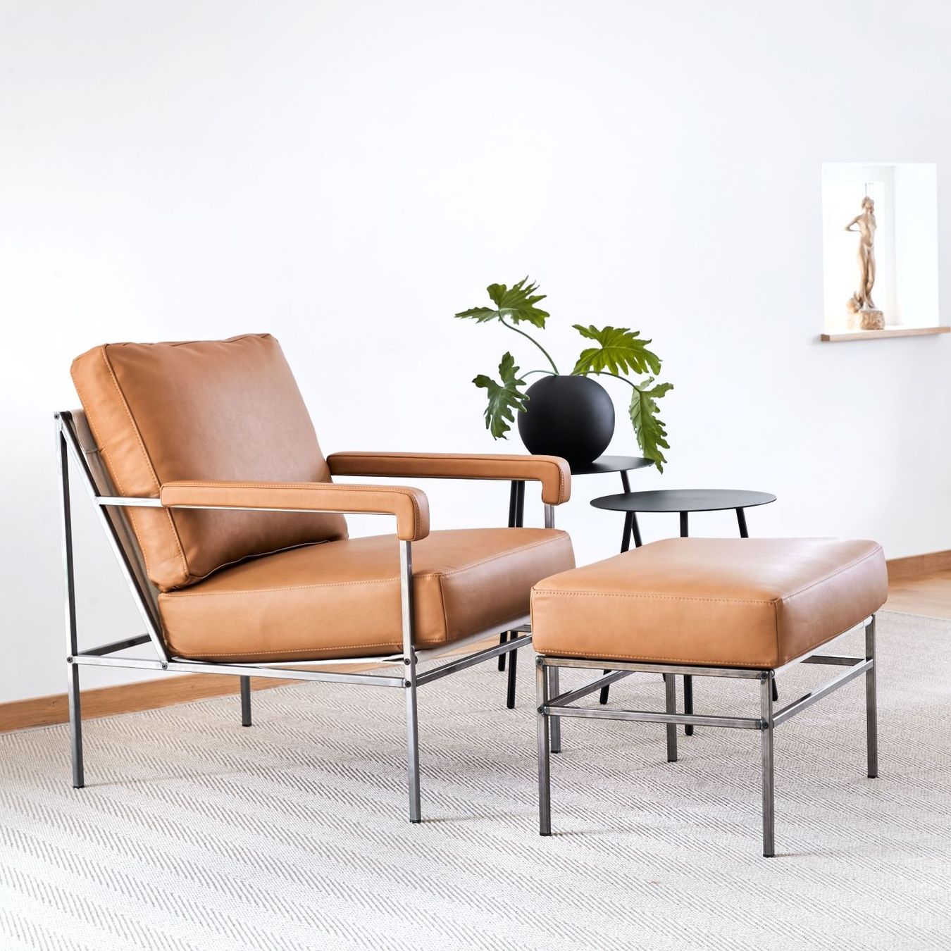 Poltrone: Sessel + Hocker Five | Leder Brandy | Gestell natur lackiert – Nuovo e nell'imballaggio originale da Erlen venduto da casaterra 2