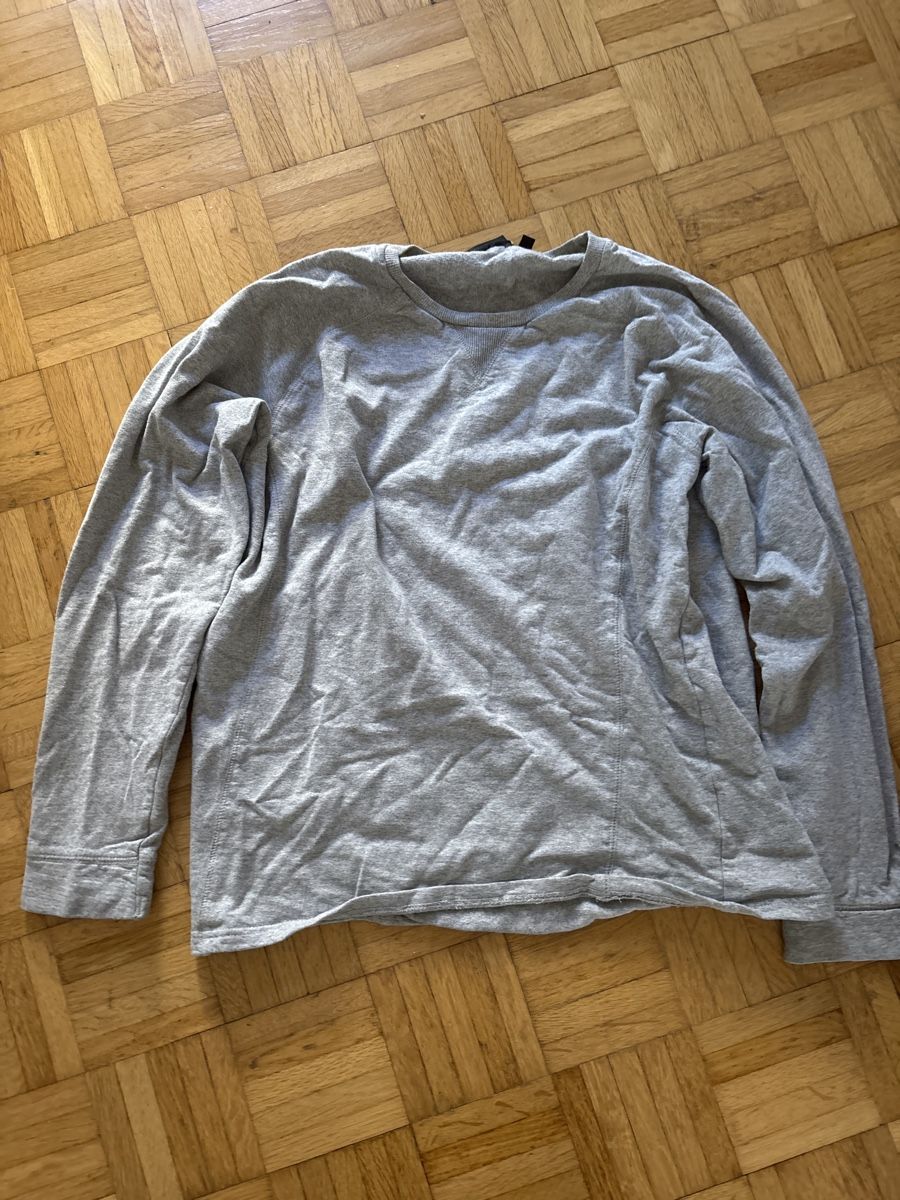 Maglioni & Felpe: Bequemer grauer Basic Pullover, grösse M – Nuovo (secondo la descrizione) da Bern venduto da ser_6vm5