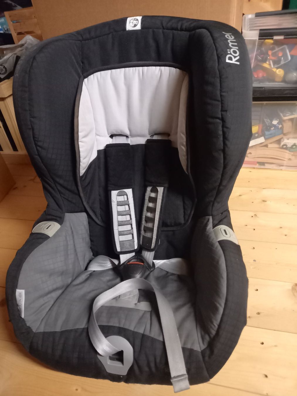 Britax Römer Seggiolini per auto: Kindersitz: Römer duo ece r44/04 – Usato da Bronschhofen venduto da ClauBern