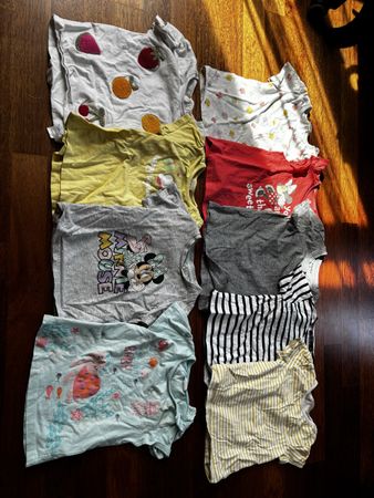 9 T-Shirts in Gr. 92