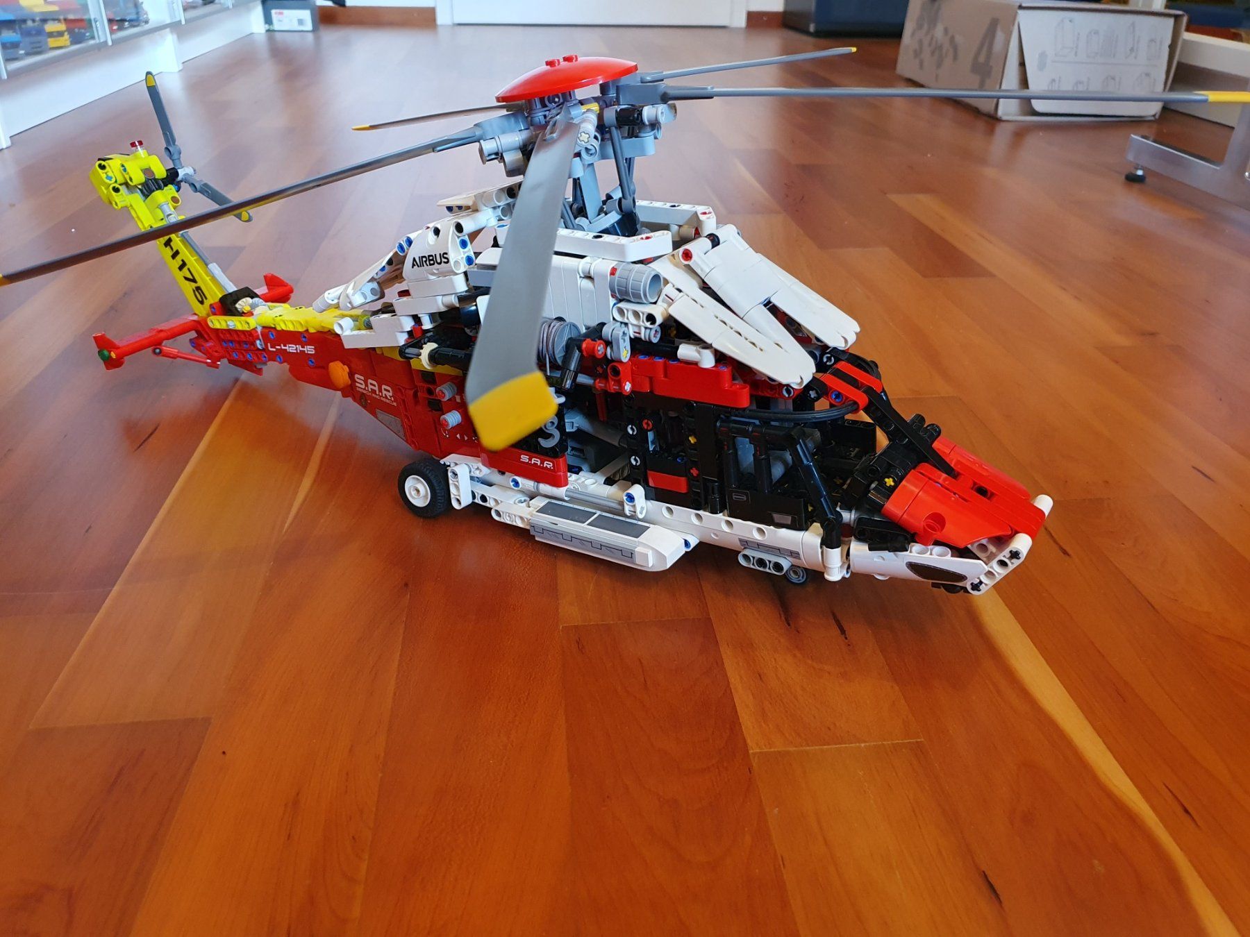 Lego Kit di costruzioni: Lego 42145 Heli Airbus – Usato da Triesen venduto da platzproblem1