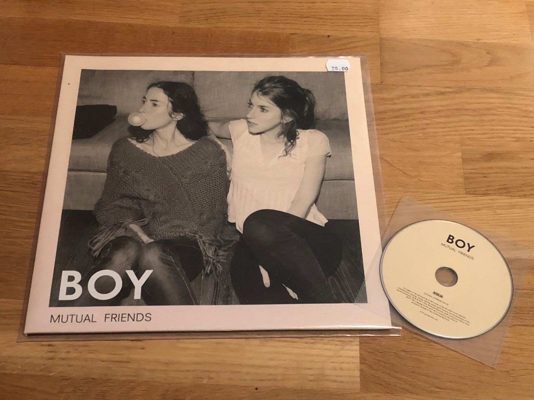 Schallplatten: Boy. 2011. Mutual Friends. Inklusive CD. – Gebraucht aus Faulensee von Mizuno06 8
