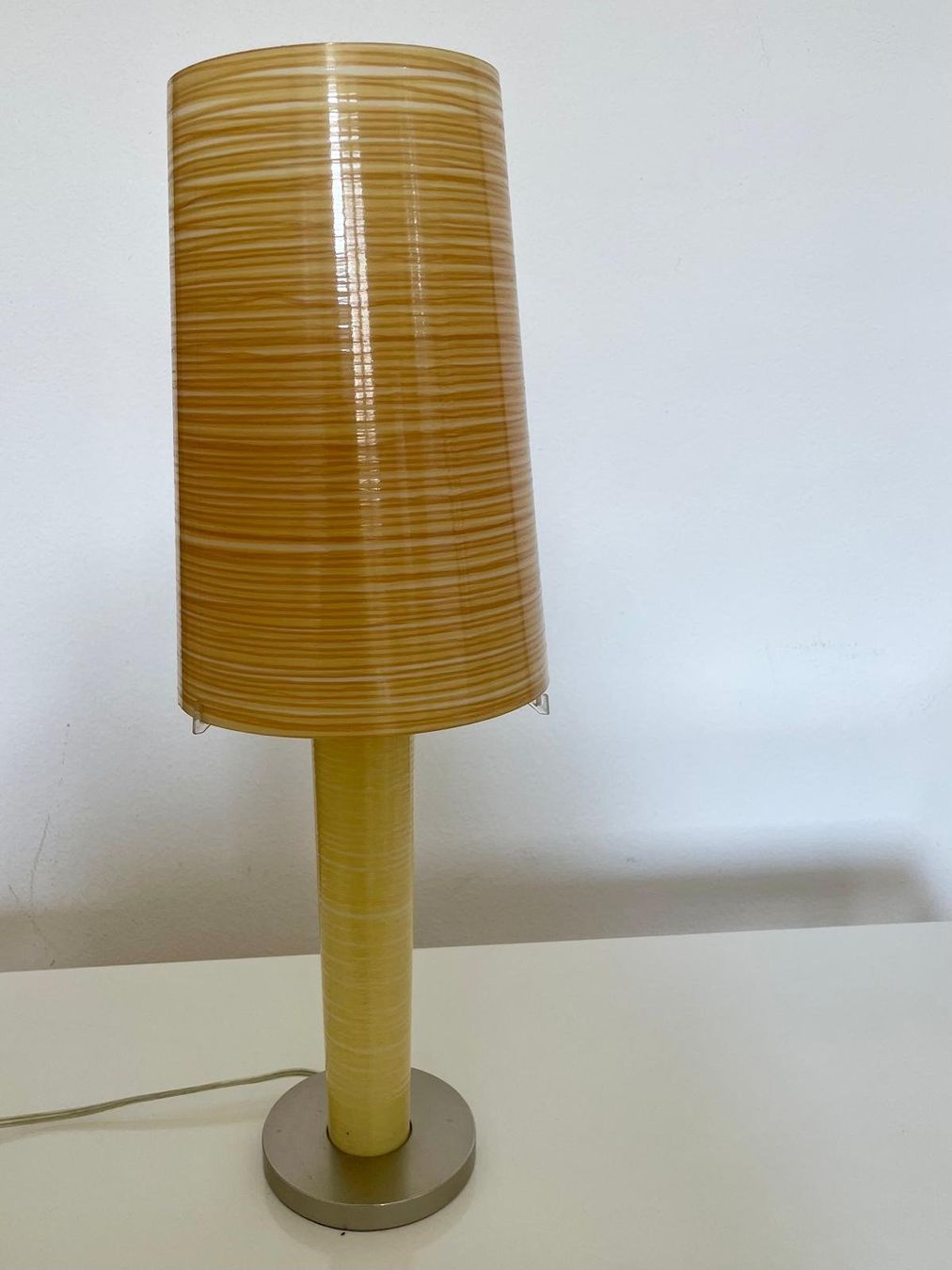 Lampade: Tischlampe mit Metallsockel – Usato da Zürich venduto da ShaziaI 2