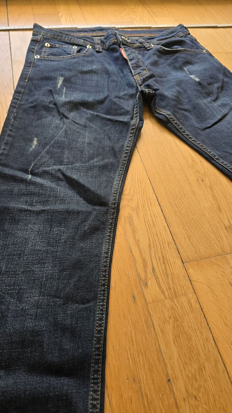 Dsquared2 Jeans: Dsquared2 Herren Jeans – Usato da Emmenbrücke venduto da meu_2j8p 1