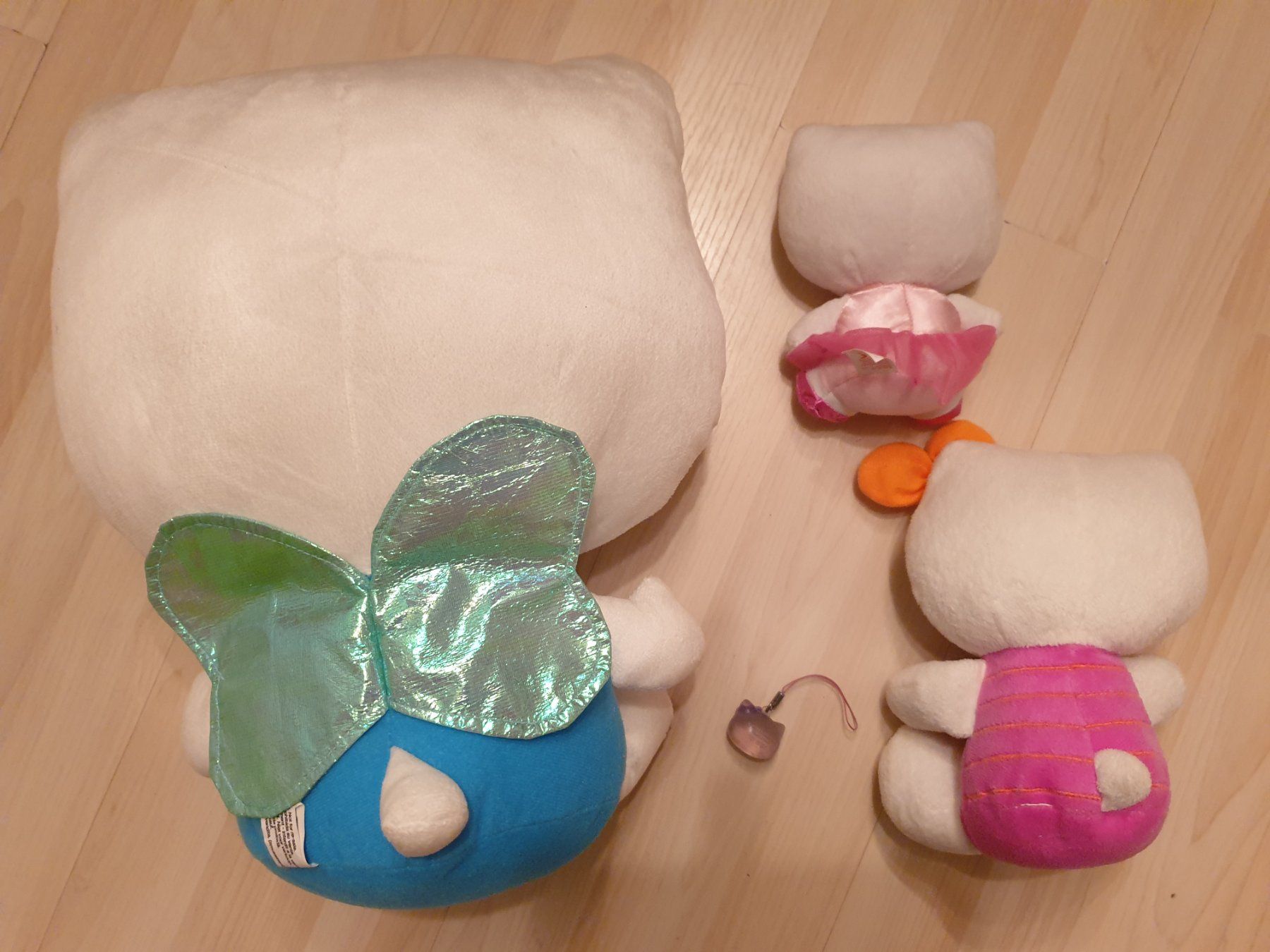 Spielzeuge: Hello Kitty, 3 Stück plus kleiner Anhänger – Gebraucht aus Schönengrund von lia_t65g 1