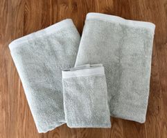 2x Badetuch xxl+ 1X Handtuch klein