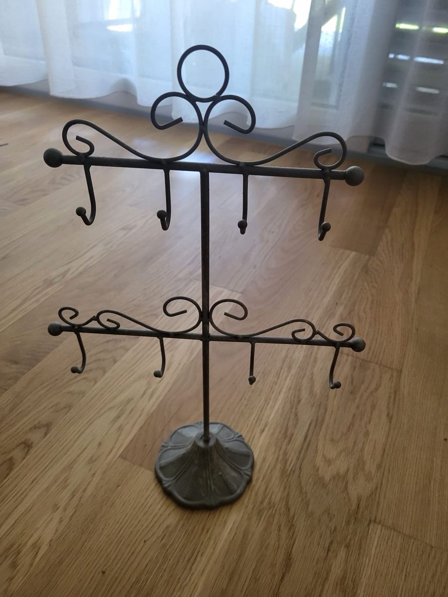 Portagioie: Schmuckständer Metall Vintage mit 8 Hacken grau matt – Usato da Arnegg venduto da Michirech