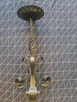 Schöner, 63cm hoher schmiedeiserner Kerzenständer