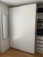 Kleiderschrank mit Schiebetüren, Schubladen & Einlegeböden