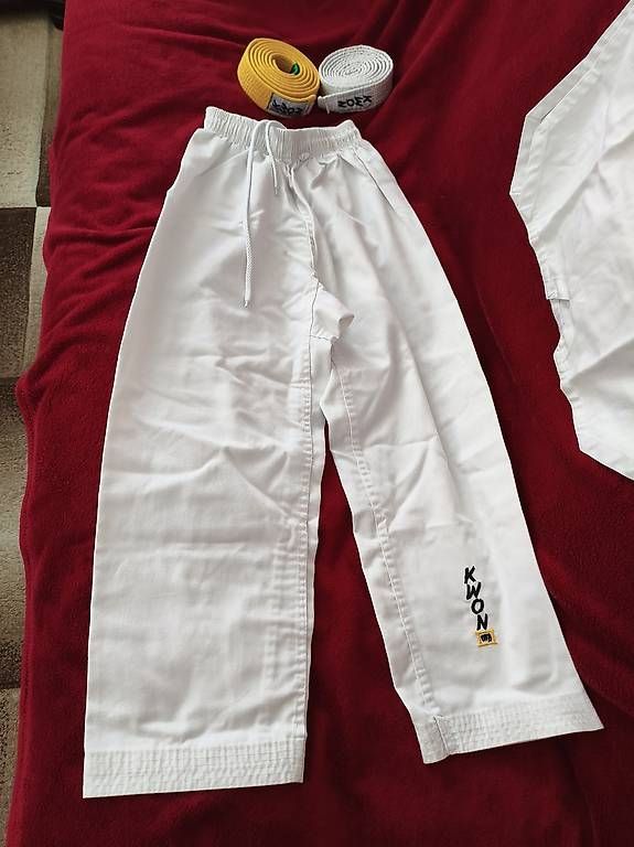 Kimono: KWON Taekwondo-Anzug Gr. 140 – Usato da Winterthur venduto da Kosovari0 2