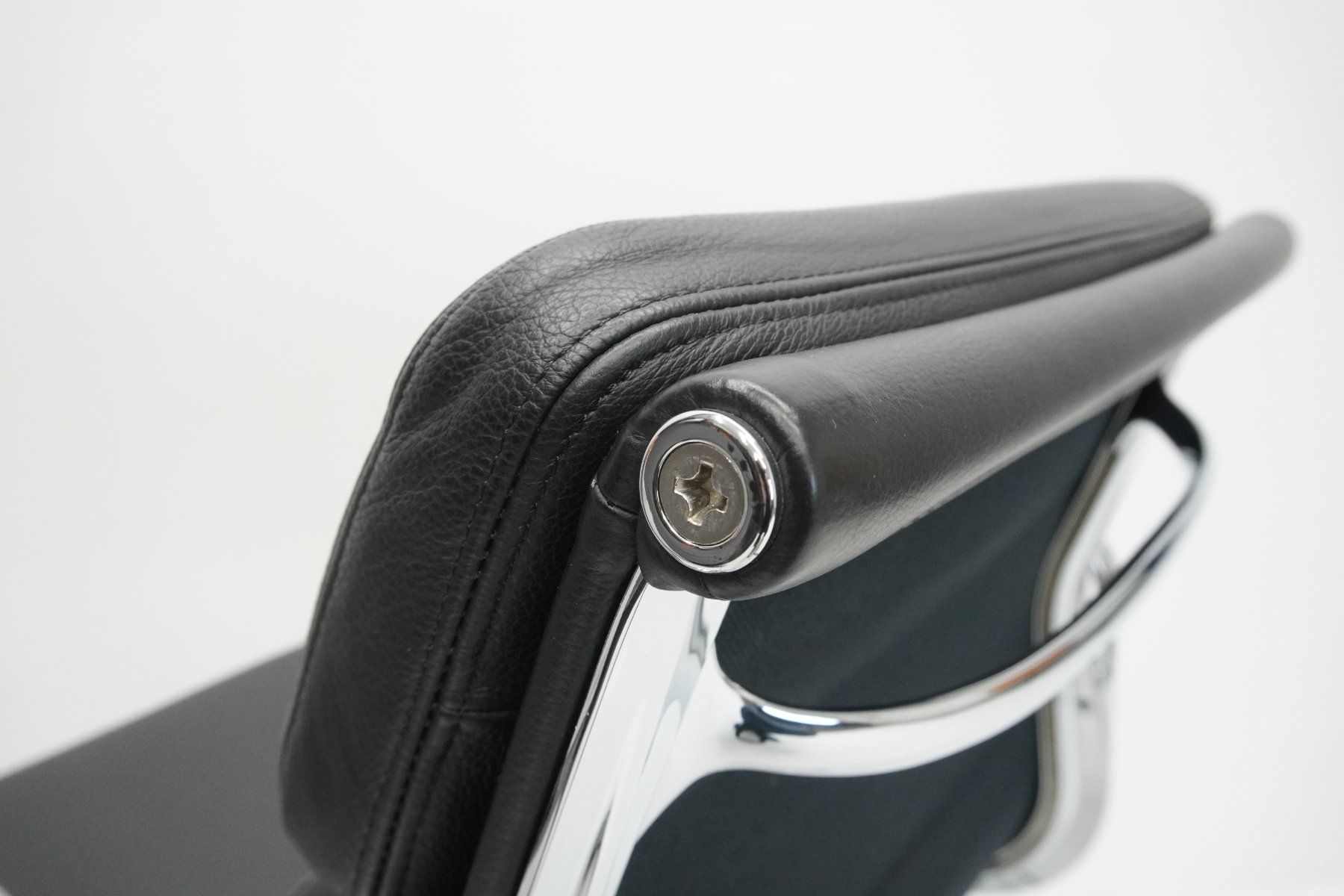 Vitra Sedie: Original Vitra Eames Soft Pad EA208 Leder nero neuwertig – Usato da Bad Zurzach venduto da QLASSIQ 7