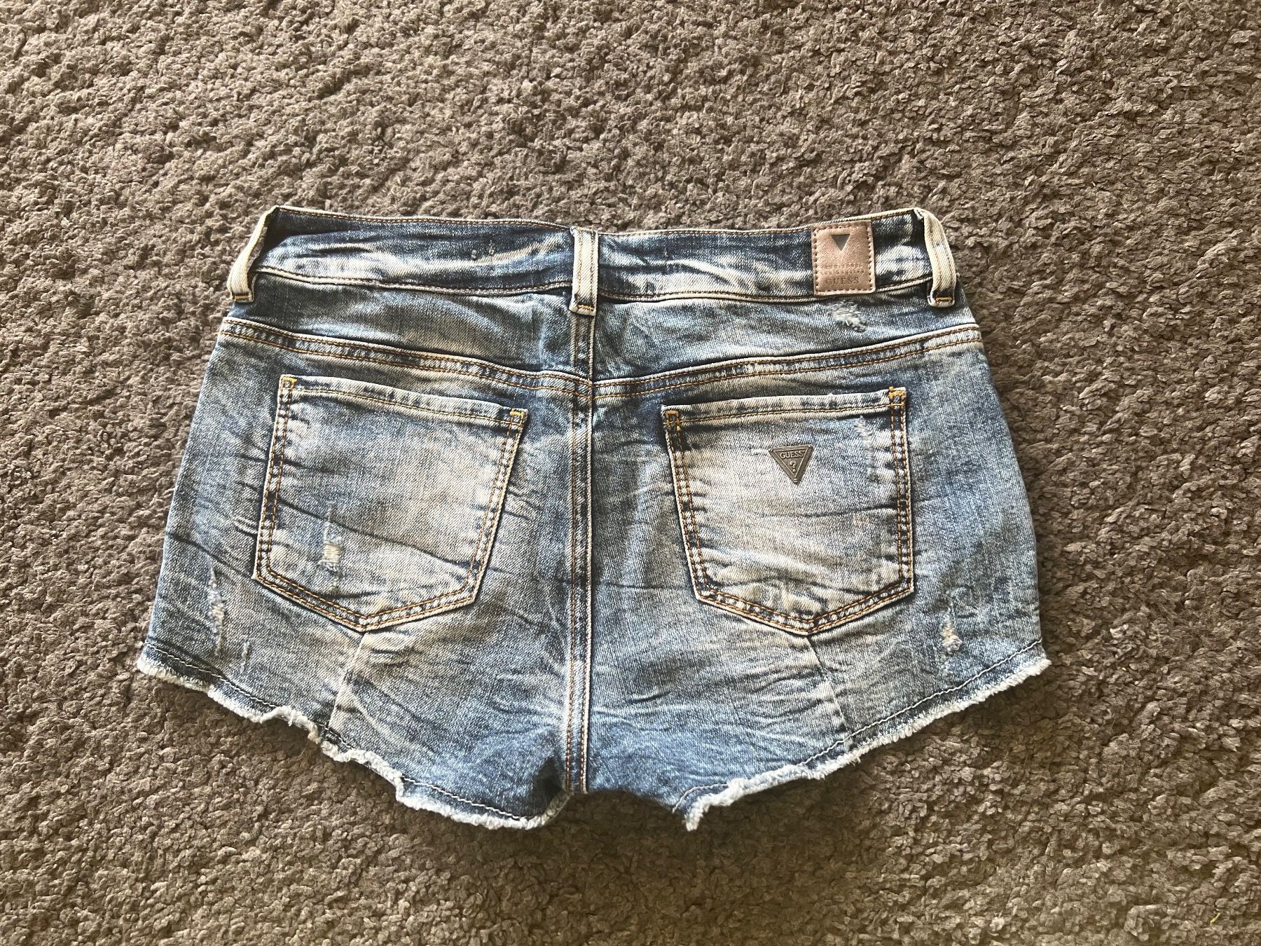 Guess Jeans: GUESS Jeansshort/Hotpants Gr. xs – Gebraucht aus Effretikon von Briga.S. 2