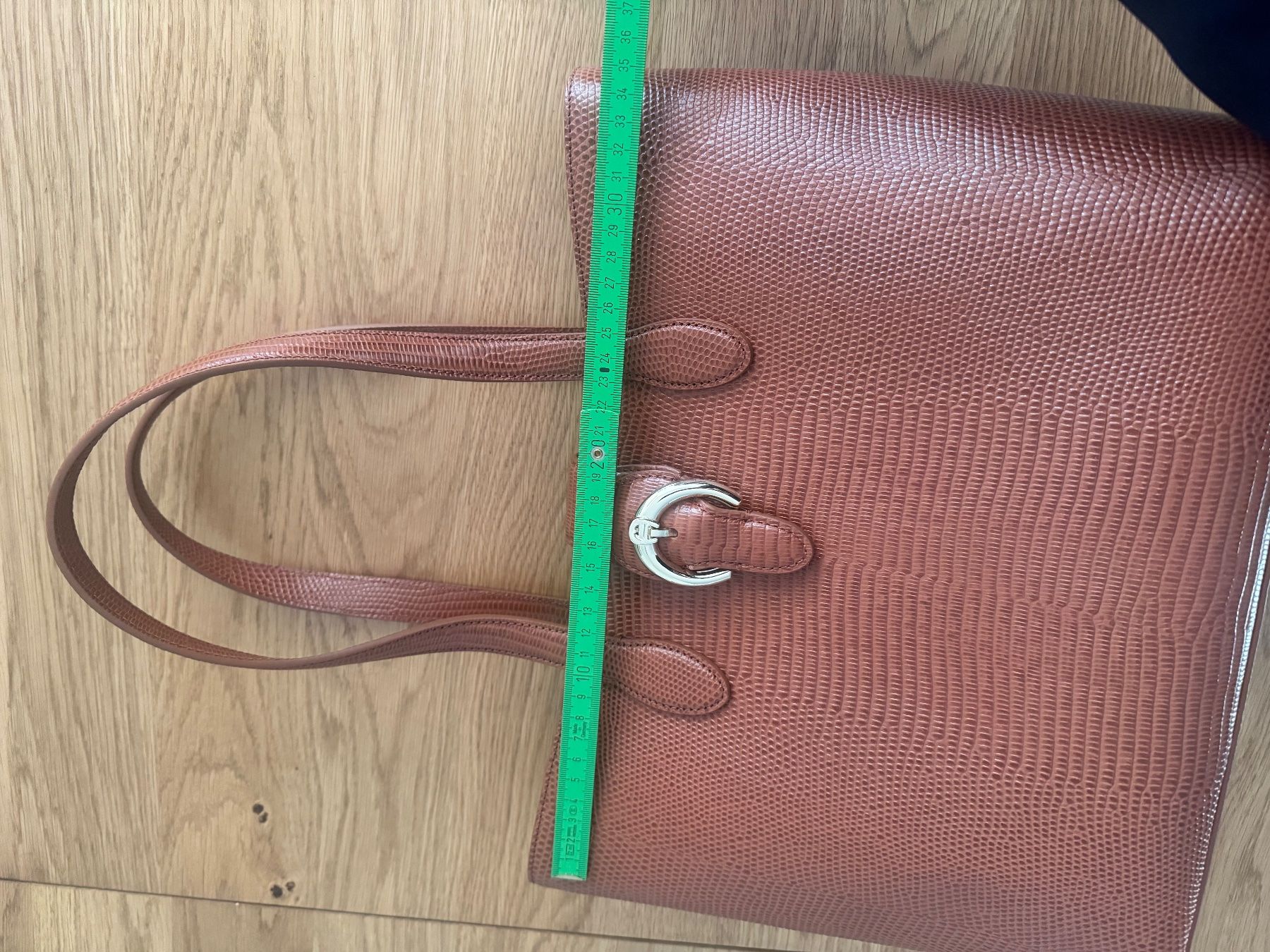 Aigner Taschen für Damen: Aigner Tasche – Gebraucht aus Knonau von geb_zc7b 7