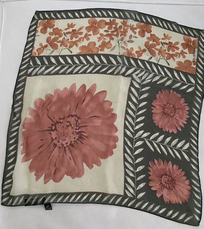 Seiden Foulard 🌸