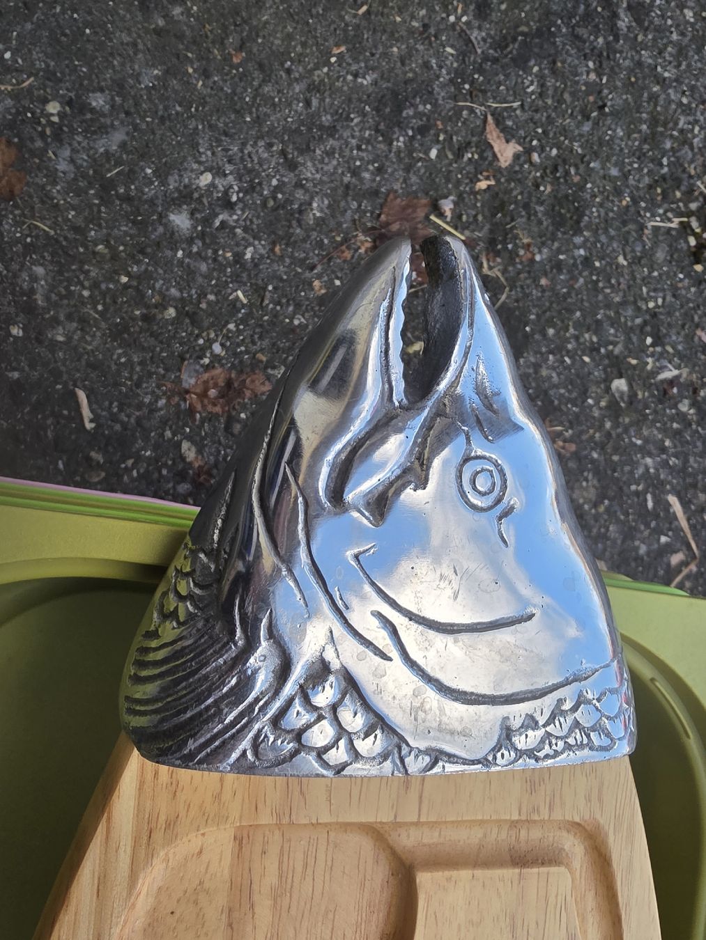 Elettrodomestici da cucina: Originelle Fisch-Schneidebrett mit Metallgriff  – Usato da Grossaffoltern venduto da kaefer14 2